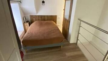 2 bedrooms, bed sheets