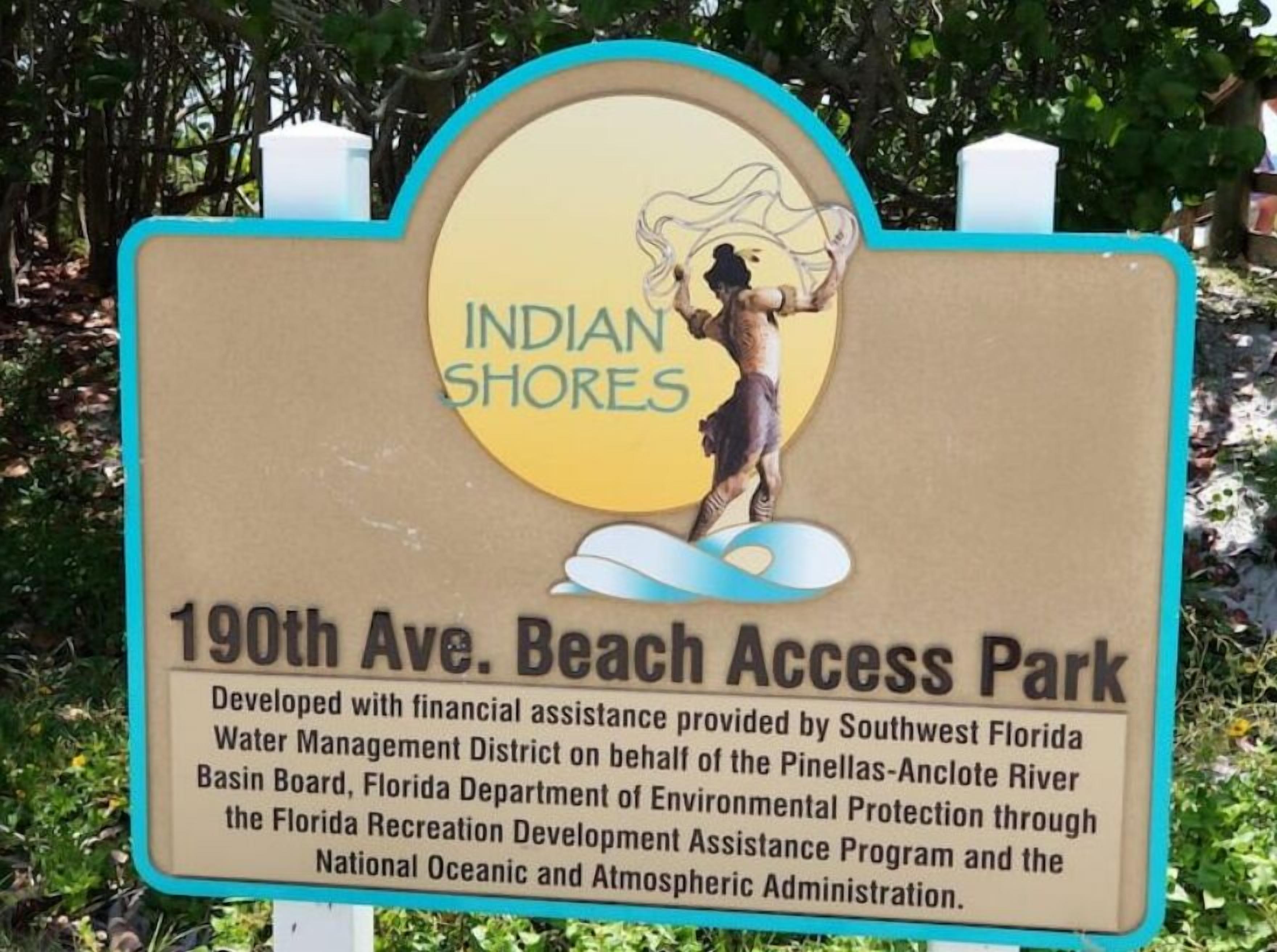 Letrero para el Parque de Acceso a la Playa de la Avenida 190. Desarrollado con asistencia financiera de varios programas ambientales y recreativos de Florida.