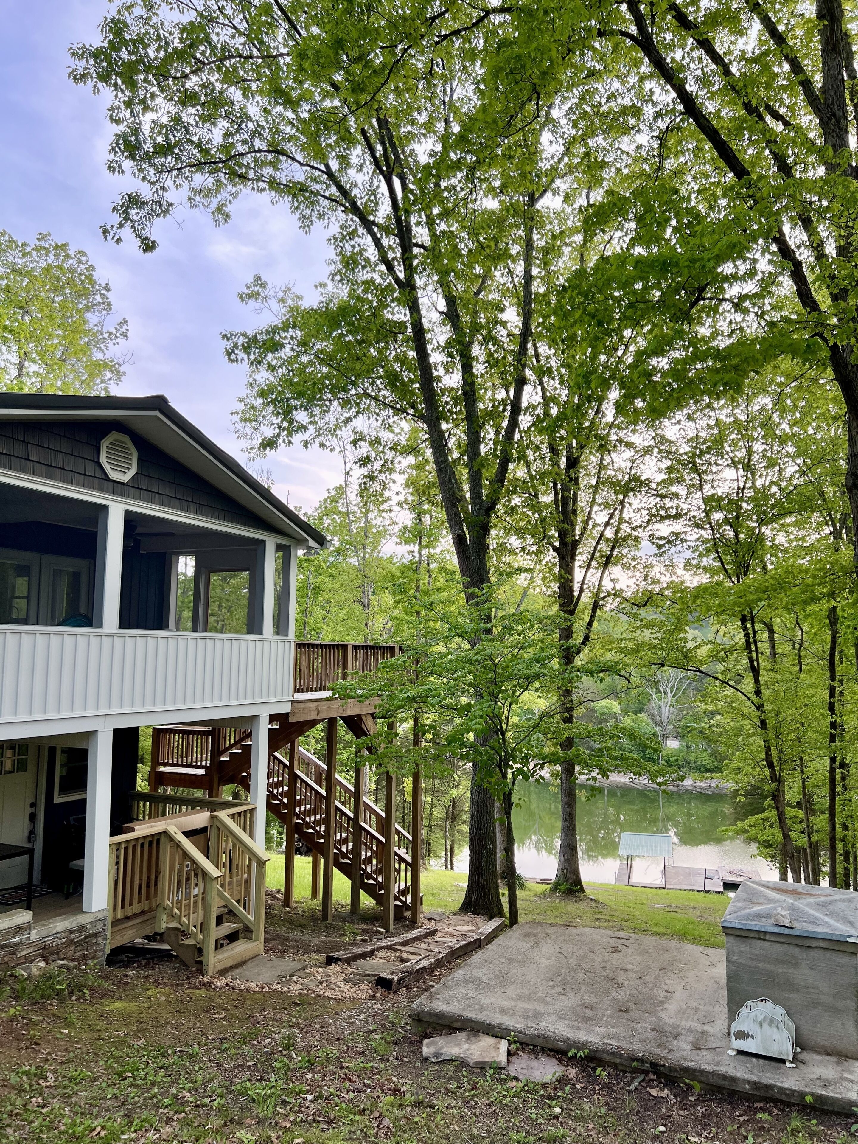 New Remodeled Lakefront Home - Large Dock with Year Around Water! 