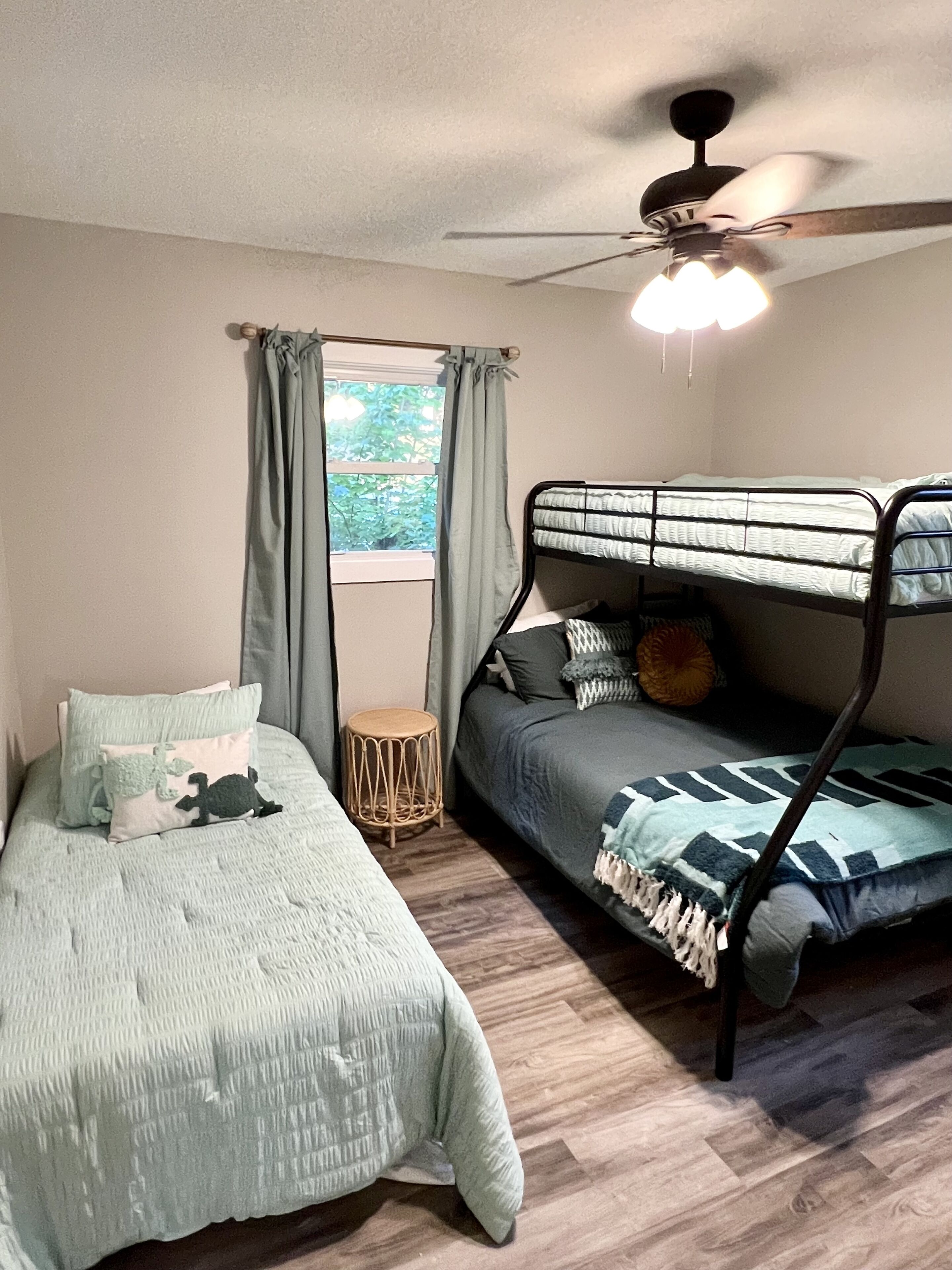 New Remodeled Lakefront Home - Large Dock with Year Around Water! 