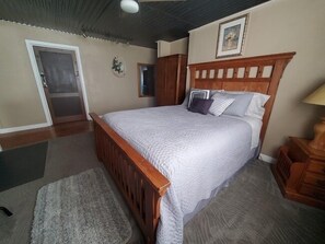 Family Apartment (Holliday) | 1 bedroom, premium bedding, iron/ironing board, free WiFi - WELCOME TO VIGILANTE INN (Tombstone)