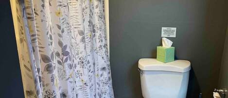 Handtücher, Seife, Shampoo, Toilettenpapier