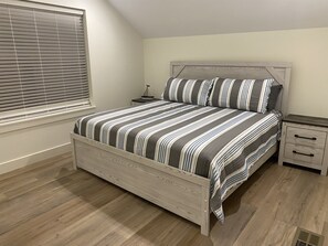 6 bedrooms, iron/ironing board, travel cot, free WiFi - Lakeview Getaway | 6BR Near Table Rock (Cape Fair)