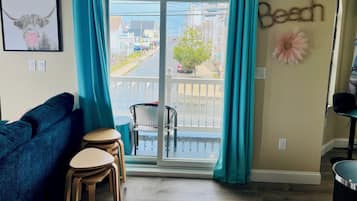 Smart TV, fireplace, video games, stereo