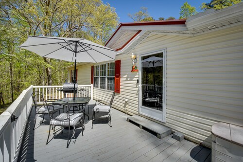 Walk to Lake Chatuge! Hayesville Cabin w/ Fire Pit