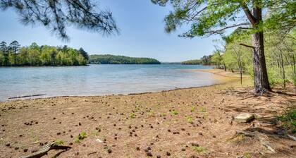 Secluded Hayesville Cabin Rental w/ Deck & Grill!
