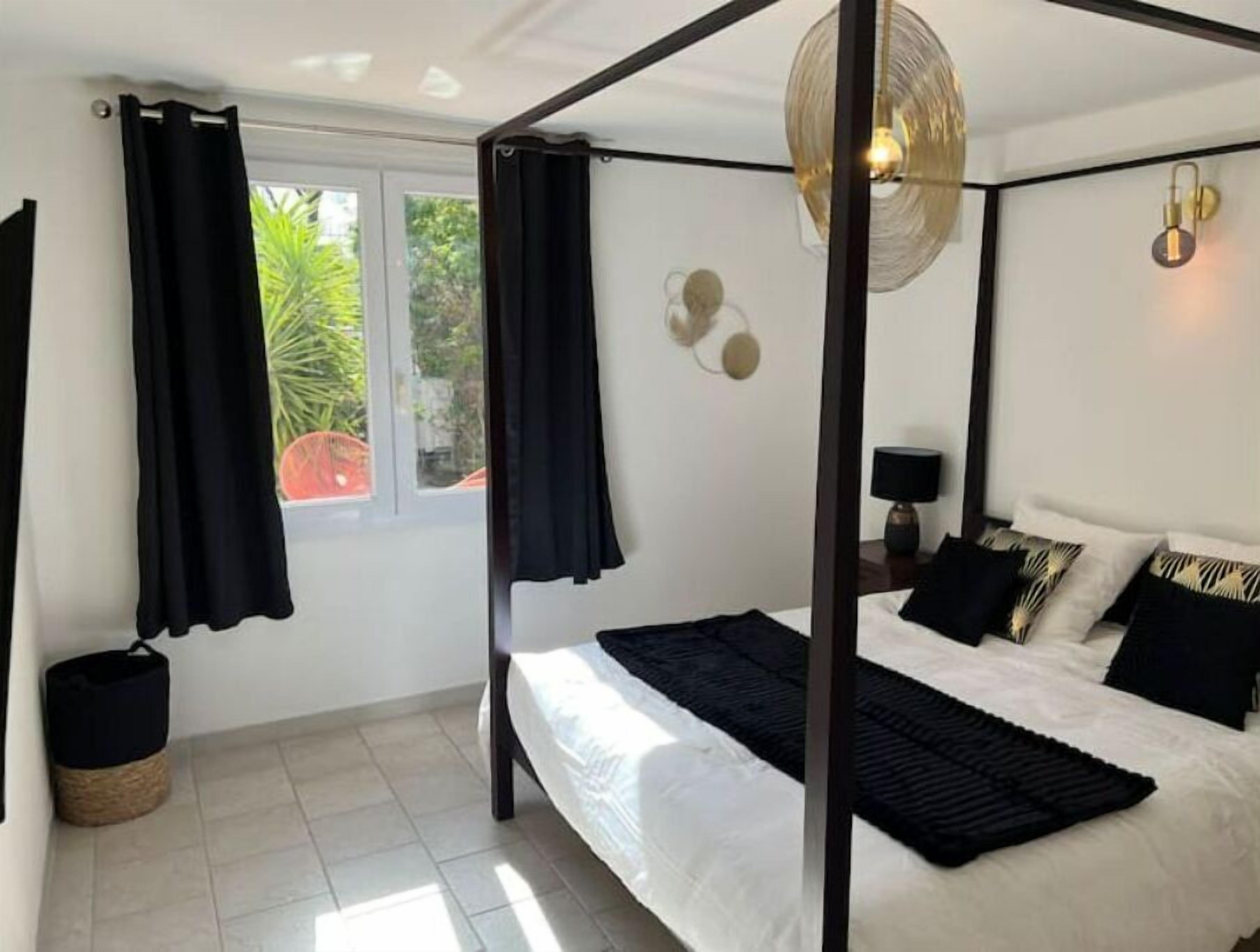 4 Schlafzimmer, Schreibtisch, Bügeleisen/Bügelbrett, Reisekinderbett