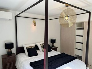 4 slaapkamers, een bureau, een strijkplank/strijkijzer, reisbedje