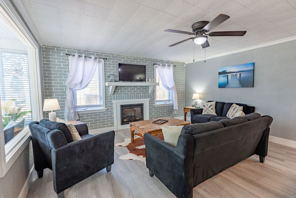 2 bedroom w/ sunroom