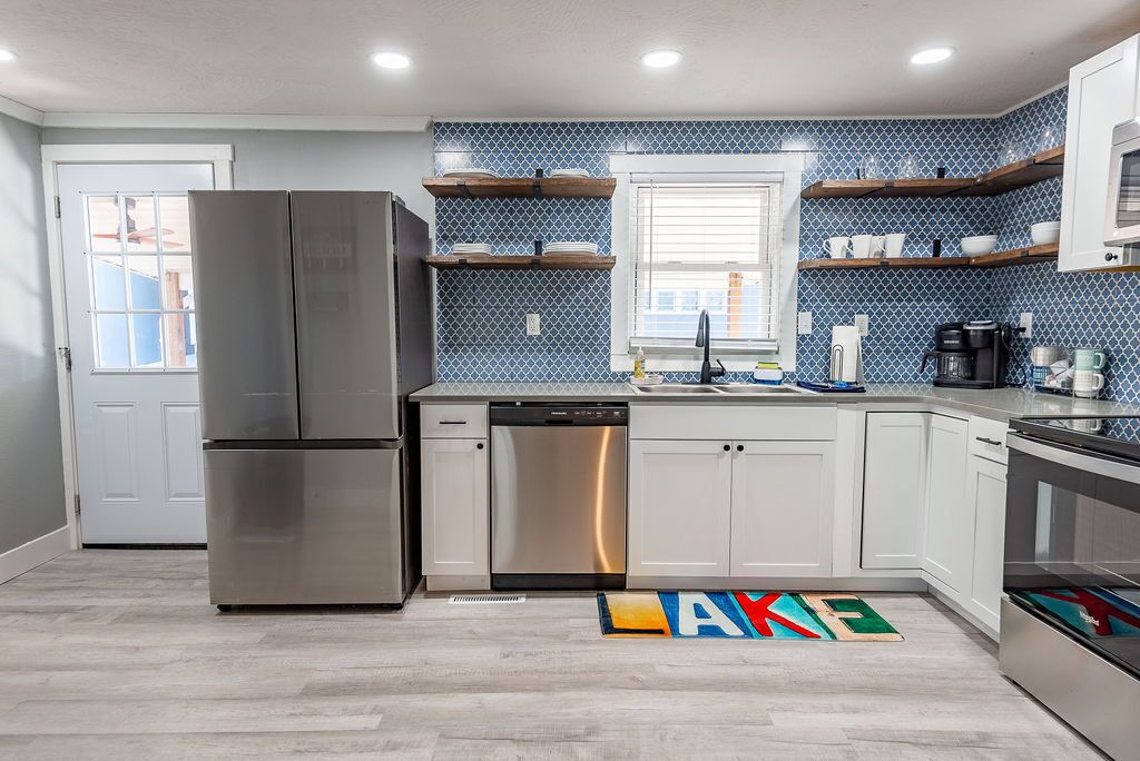 2 bedroom w/ sunroom