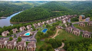 Exterior - Stellar Retreat next to SDC and sits on Table Rock Lake! (Branson)