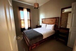 3 habitaciones, tabla de planchar con plancha, wifi y ropa de cama 