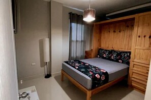 3 habitaciones, tabla de planchar con plancha, wifi y ropa de cama 