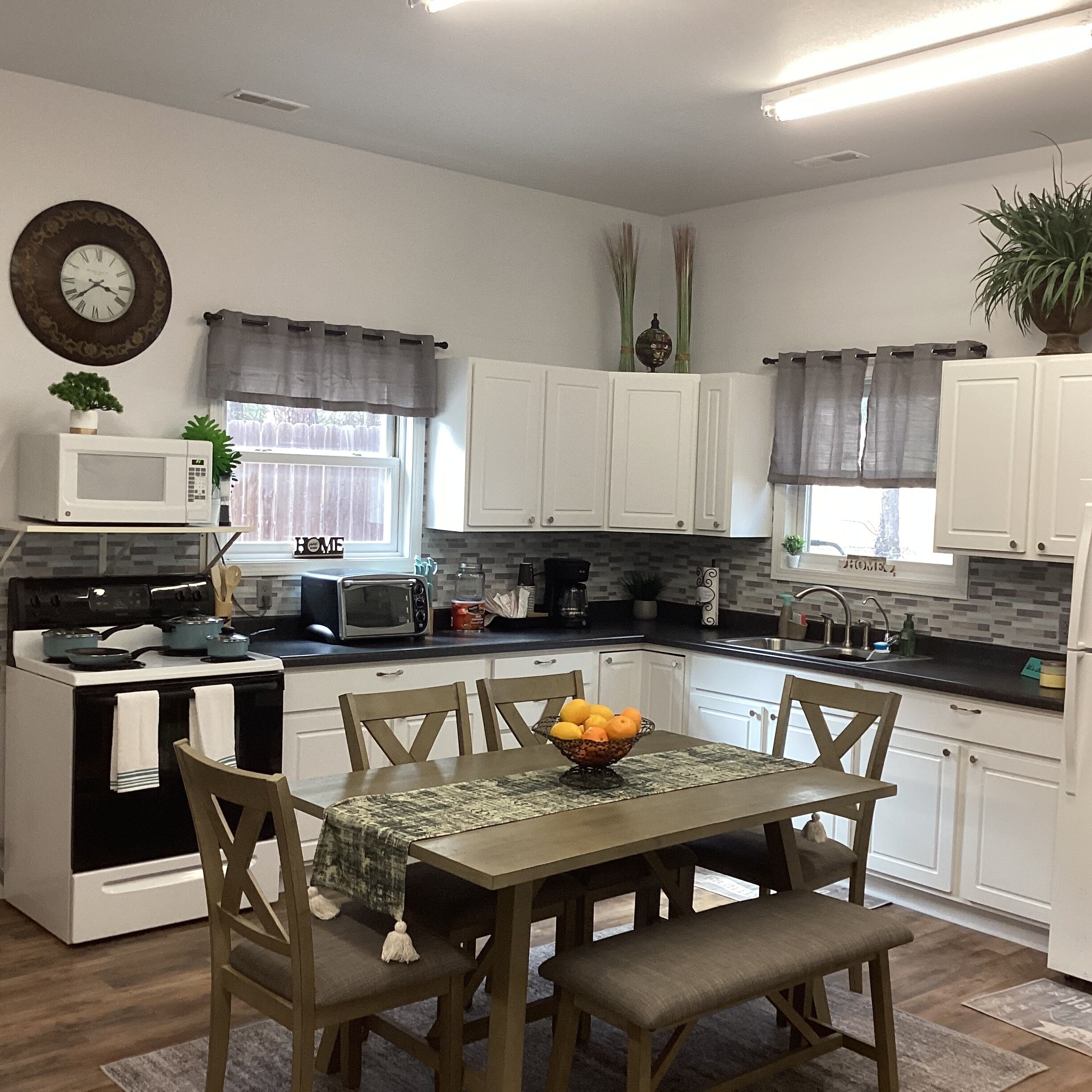 Cozy guest house in the Black Hills with Spectacular views!