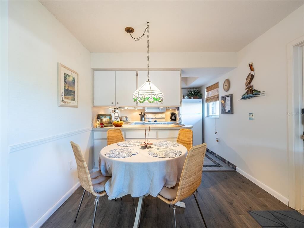 Charming 2 BDR / 2 BATH Condo