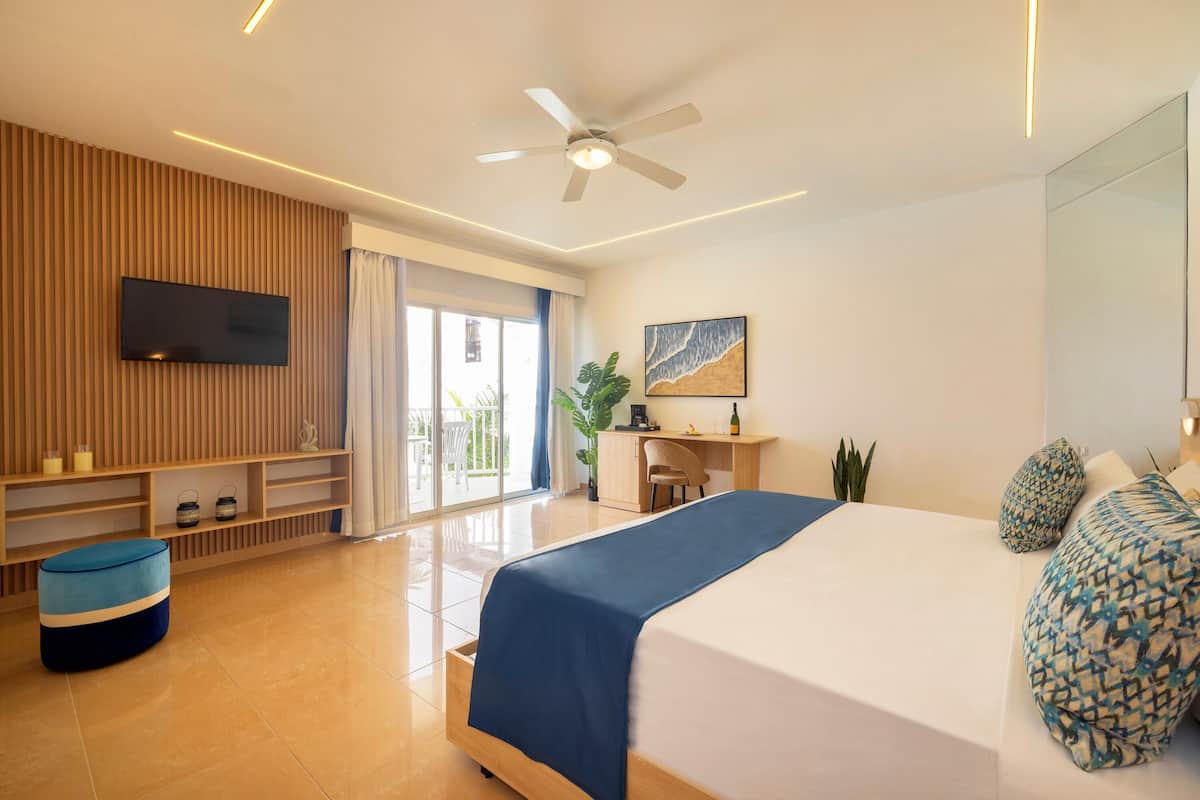 In-room safe, desk, soundproofing, free WiFi