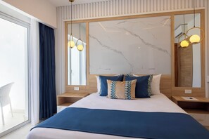 In-room safe, desk, laptop workspace, blackout curtains - HM Bavaro Beach – Adults Only (Punta Cana)
