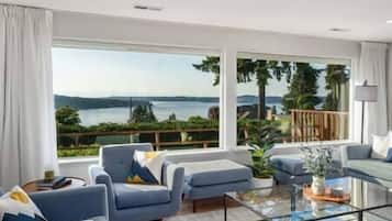 Smart-TV, Kamin, Tischfußball, Bücher