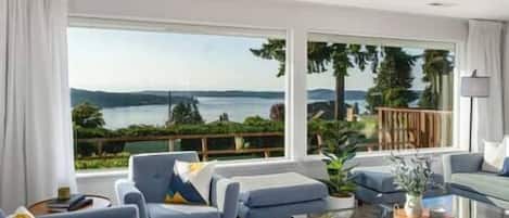 Smart TV, fireplace, table football, books