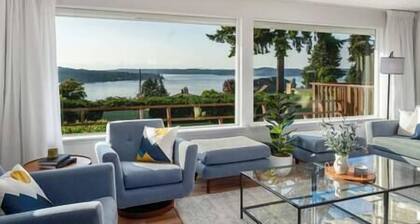 Spacious 5BR/4BA: Water Views, Step-Free Main Level & Next to Chamber Bay Golf