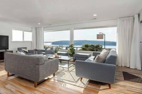 Smart TV, fireplace, foosball, books