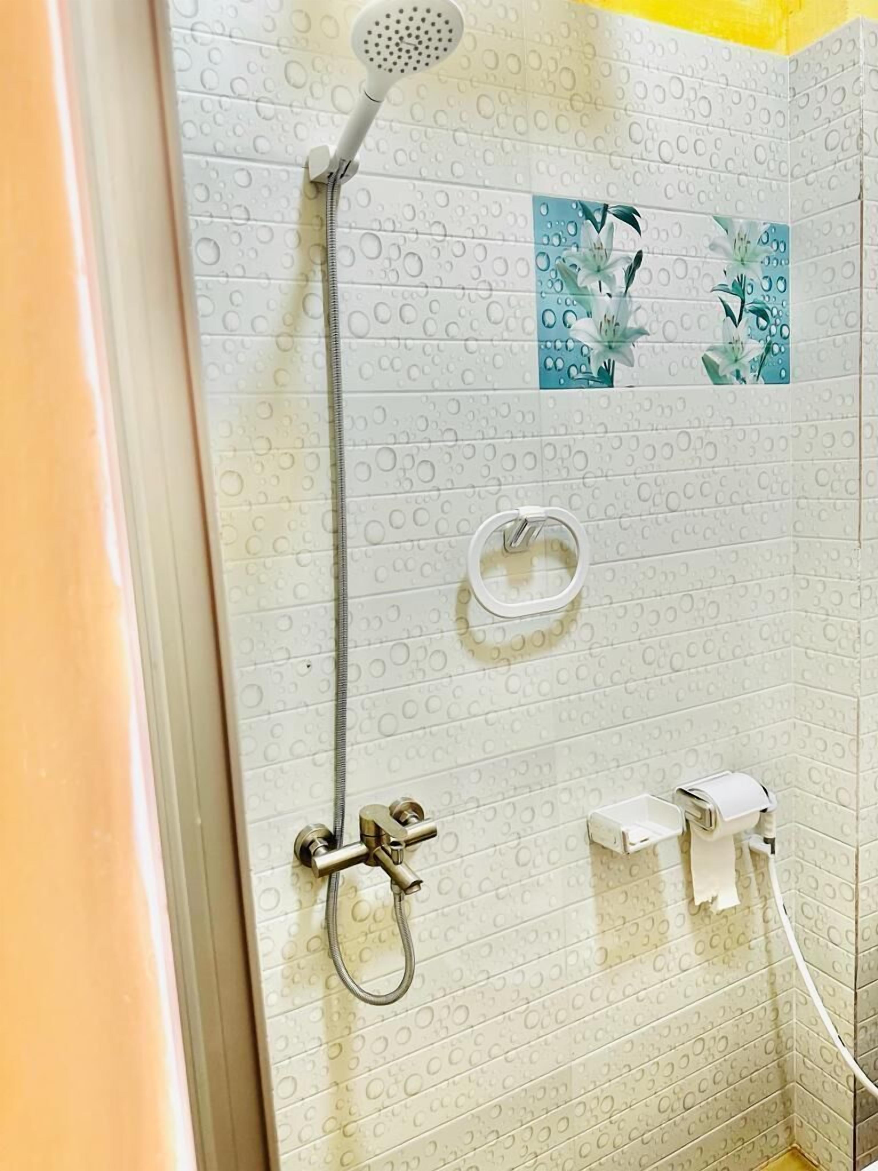 Douche, douche à « effet pluie »