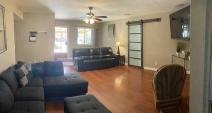 Quiet spacious home in Cul-de-sac near downtown