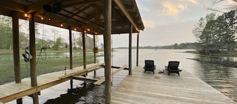 Shore Thing Waterfront Home with private covered boat dock on Toledo Bend