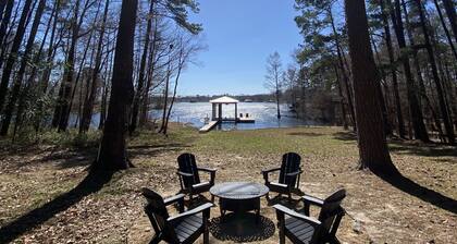 Shore Thing Waterfront Home with private covered boat dock on Toledo Bend