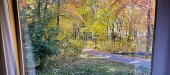 Secluded Mid-Century 10 minutes from Devils Lake State Park, Baraboo & skiing