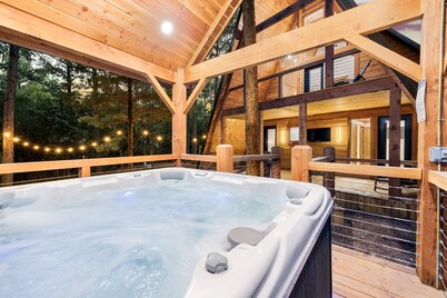 New Luxury Mountain Cabin! Tahoe in the Pines! Sleeps 6