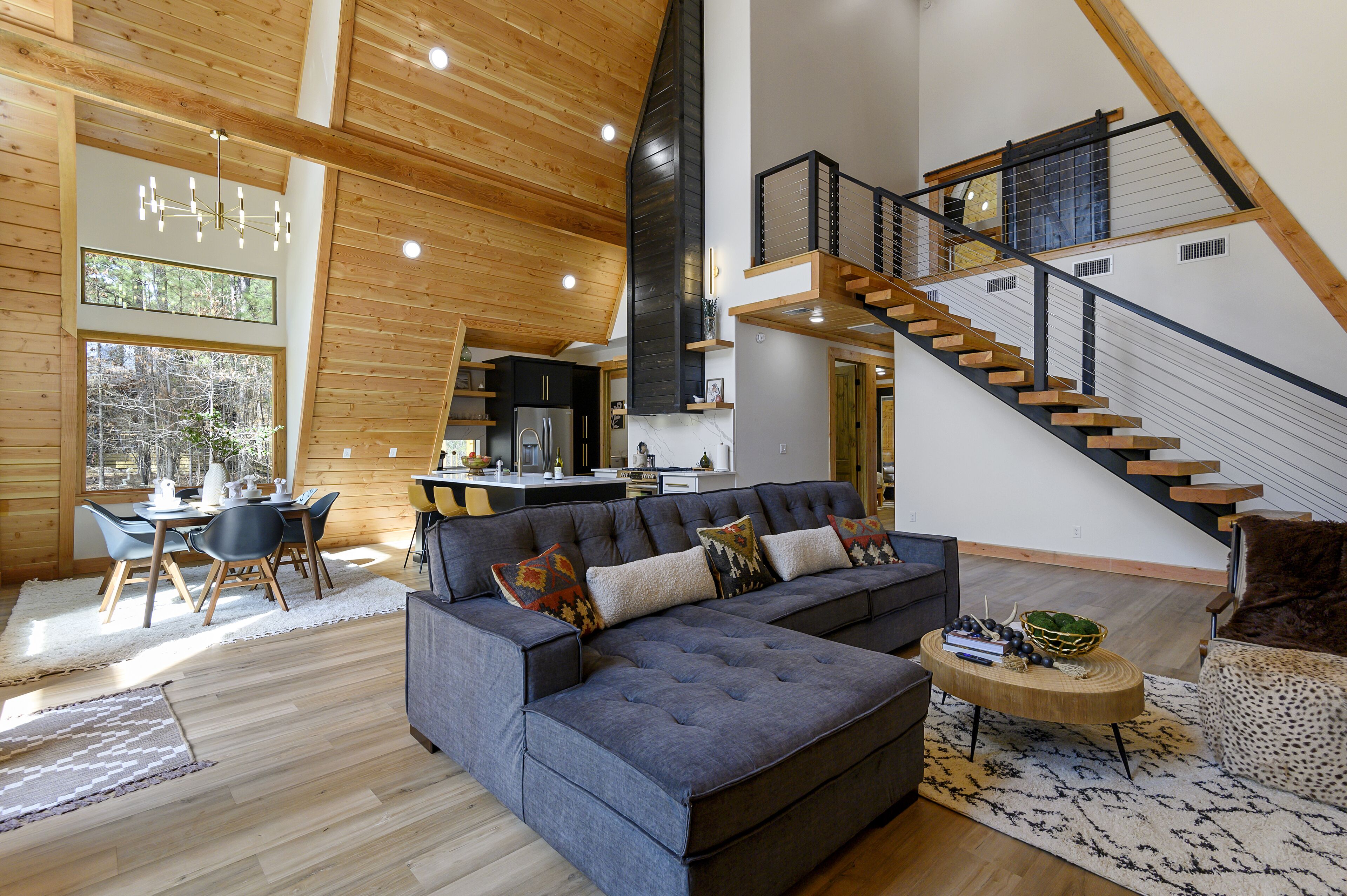 New Luxury Mountain Cabin! Tahoe in the Pines! Sleeps 6