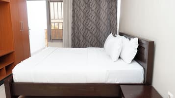 1 bedroom, Egyptian cotton sheets, premium bedding, Tempur-Pedic beds
