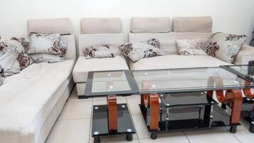 Smart TV, chimenea, monitor de computadora, impresora