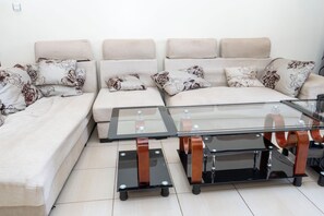 Smart TV, chimenea, monitor de computadora, impresora