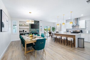 Dining - Emerald Bay w/ Pool, Spa, Golf, Game room & more! (Coachella)