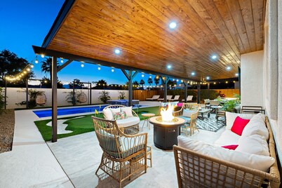 Emerald Bay w/ Pool, Spa, Golf, Game room & more!