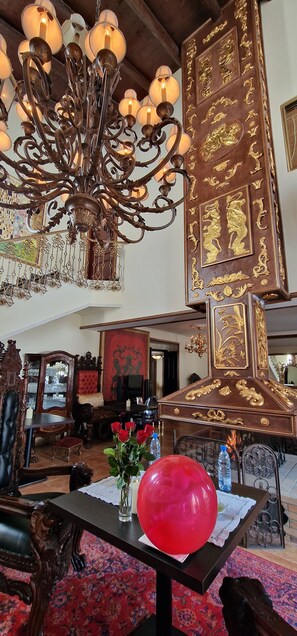 Interior - Faqra Palace  (Mzaar Kfardebian)