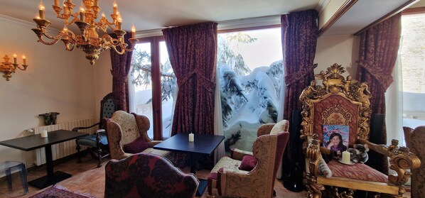 Restaurant - Faqra Palace  (Mzaar Kfardebian)