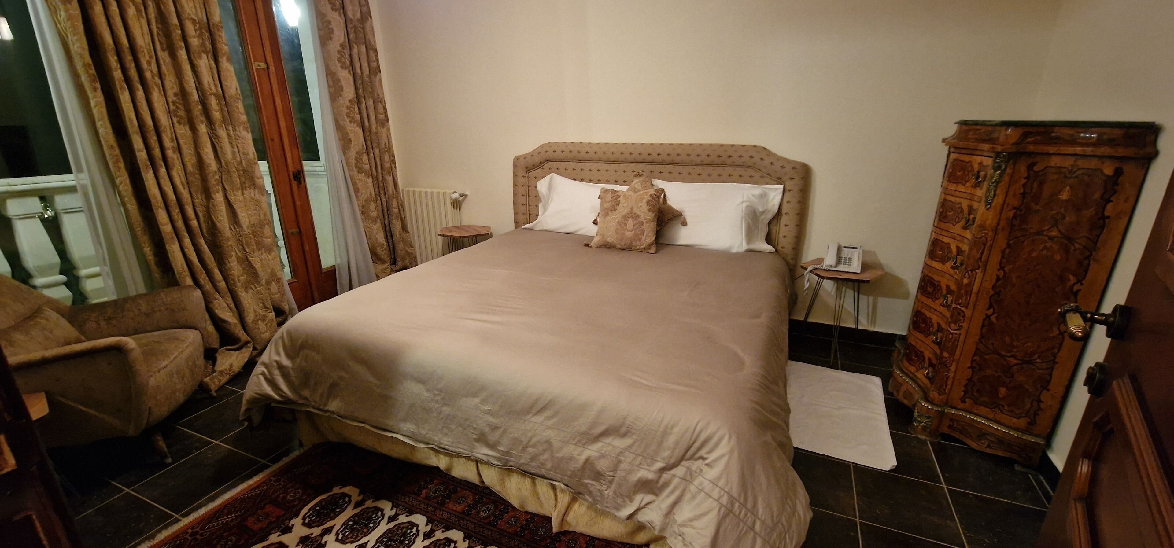Premium bedding, Select Comfort beds, in-room safe, bed sheets