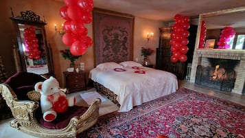 The Kamasutra Suite | Ylelliset vuodevaatteet, Select Comfort -patjalliset sängyt