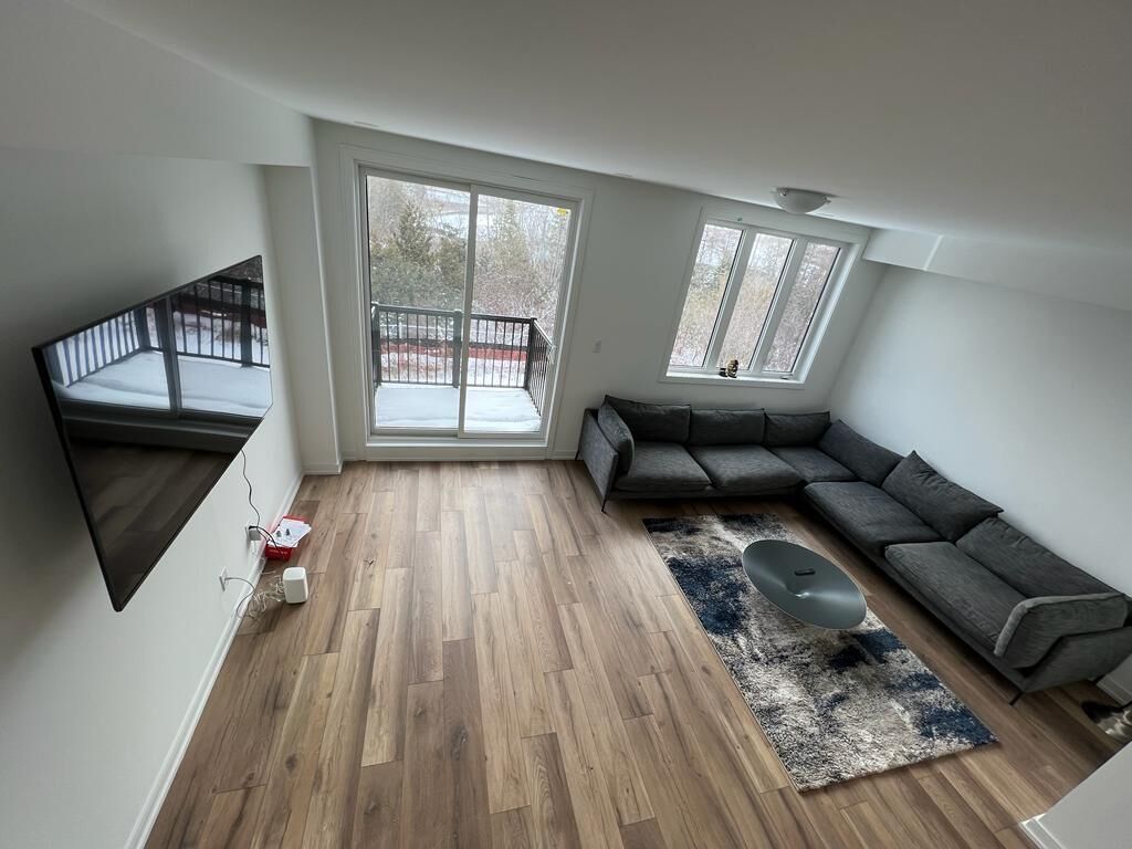 Luxury Townhouse in the heart of Barrie