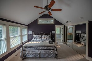 4 chambres, fer et planche à repasser, lit de bébé portatif, Wi-Fi