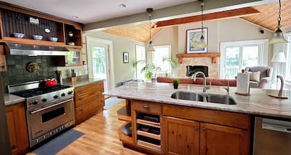 Relaxing Ann Arbor Stay — Sleeps 9, Hot Tub, Deck, and Gourmet Kitchen