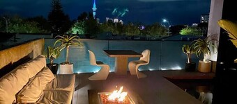 Entertainers penthouse with 5 bedrooms pool & spa