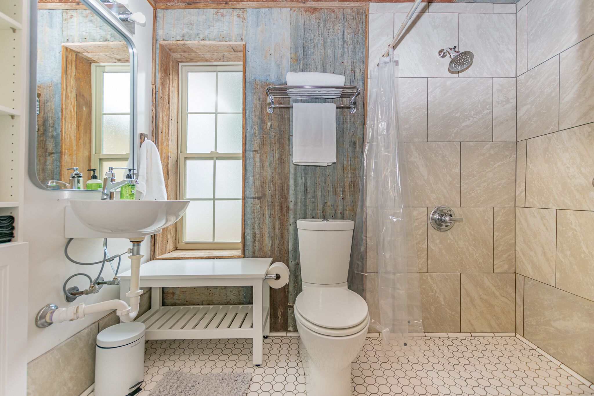 Spacious 3/2 - Historic Charm & Modern Comfort with pool, porch, cook's kitchen