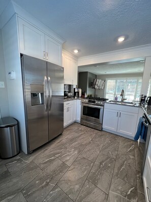 Fridge, microwave, oven, stovetop - Next to Weber State and McKay-Dee Hospital, close to foothills. Patio and grill. (Ogden)