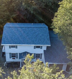 Exterior - 4BR, 3bath Pocono Home - Hot Tub & Arcades. Forest in back! Near Camelback (Tobyhanna)