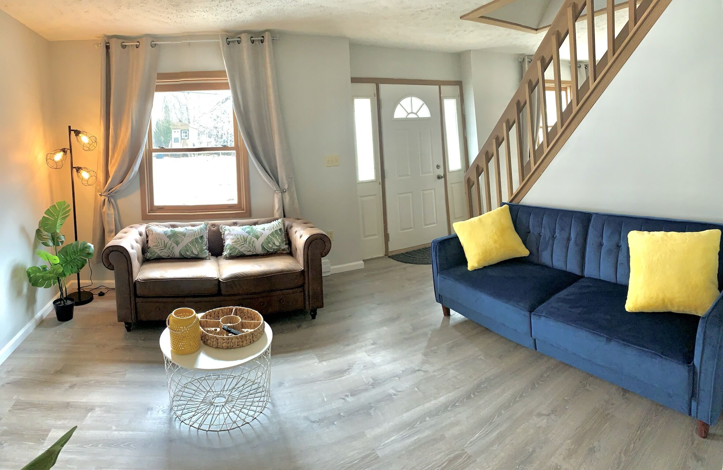 4BR, 3bath Pocono Home - Hot Tub & Arcades. Forest in back! Near Camelback