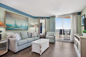 Una televisión de pantalla plana, una oficina